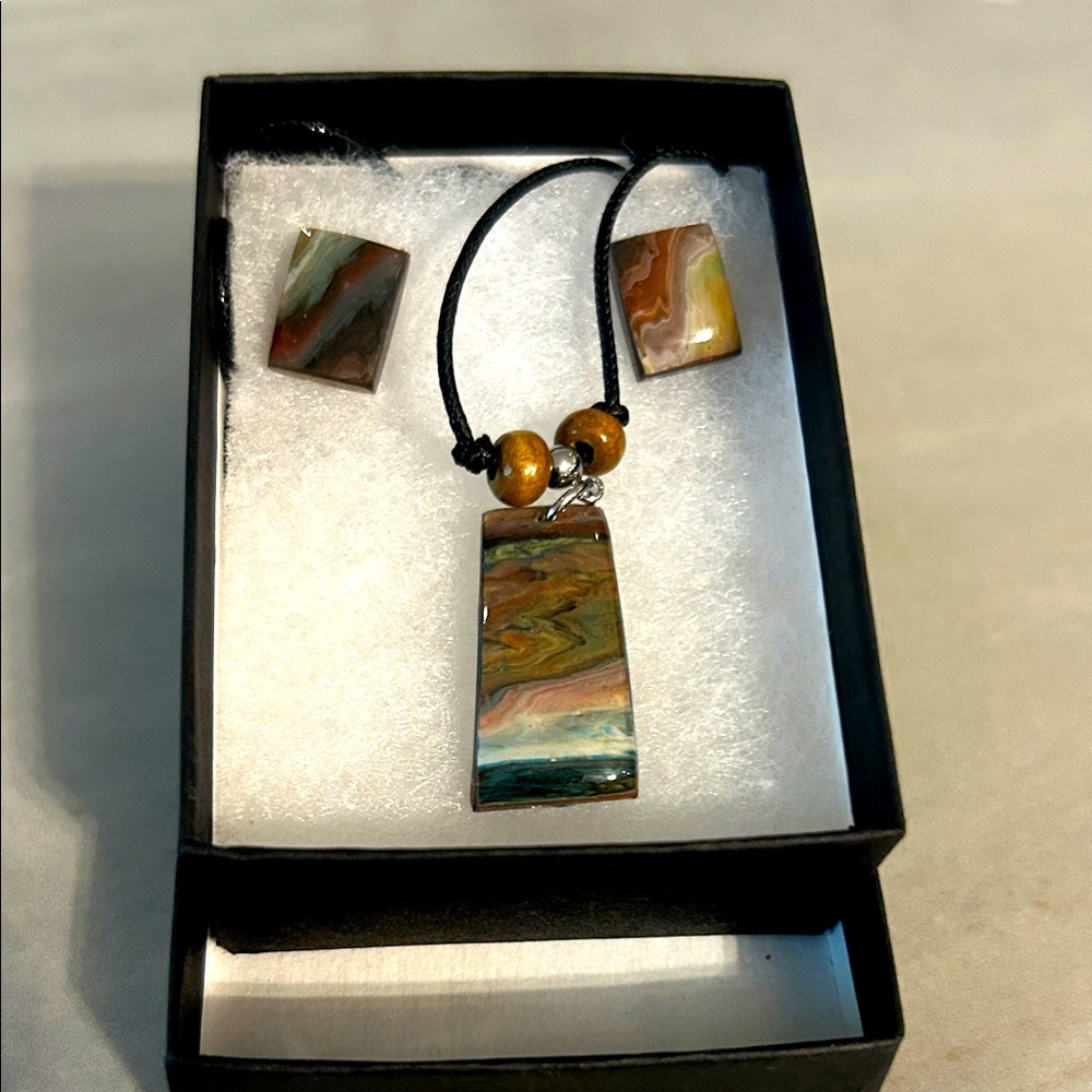 NWT Hawaii artisan necklace Multicolor Stone Pendant and Earring Set